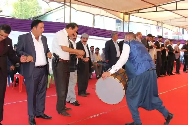 Aşiret Düğününde Geline 15 Kilo Altın Takıldı