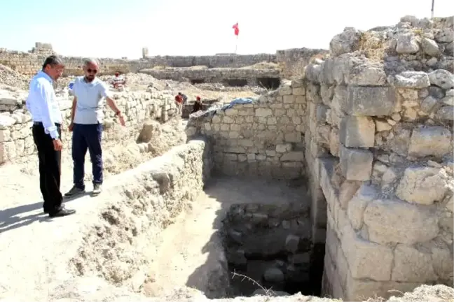 Tarihi Silifke Kalesi'nde Kazı