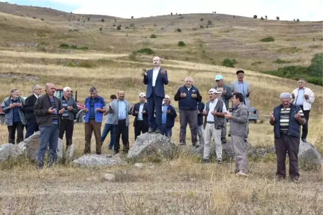 Yağmur İçin Dua Edip, Kurban Kestiler