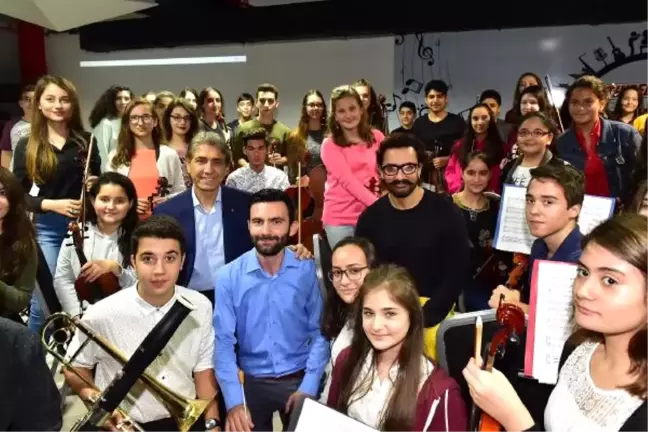 Aamir Khan Sulukule Orkestrası'na Şeflik Yaptı