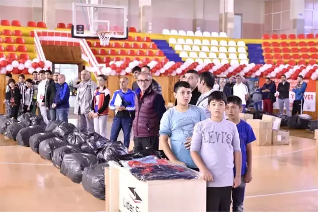 Tokat'ta Spor Kulüplerine Malzeme Desteği