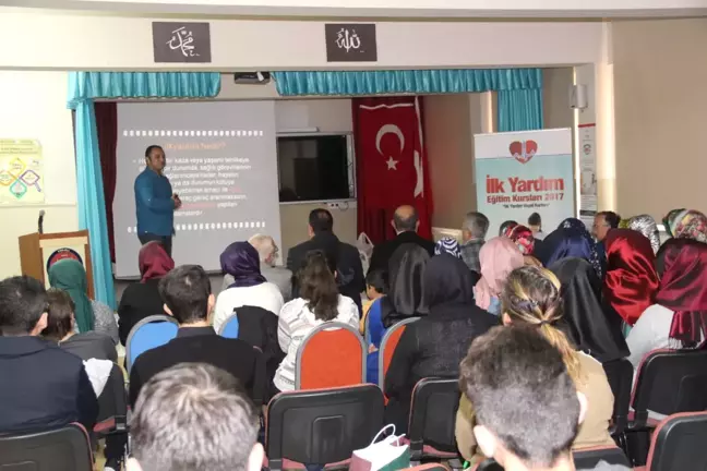 Ferizli'de İlk Yardım Semineri Düzenlendi