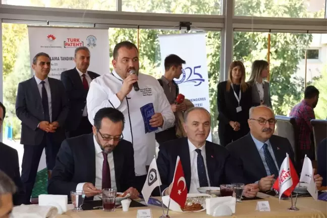 Bakan Özlü, 'Dalama Tandırı' Coğrafi İşaret Belgesini Başkan Özakcan'a Teslim Etti