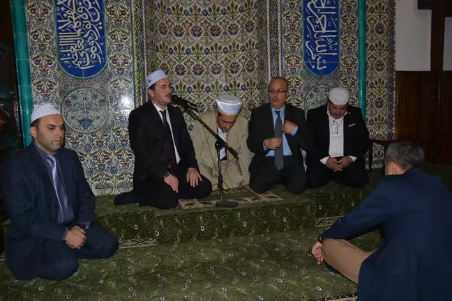 Büyük Önder Atatürk'ü Anıyoruz