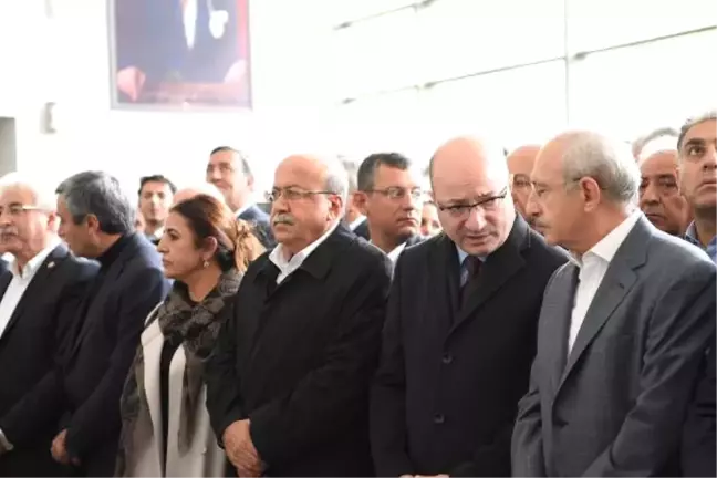 Kılıçdaroğlu, İlhan Cihaner'in Ağabeyi Ayhan Cihaner'in Cenaze Törenine Katıldı