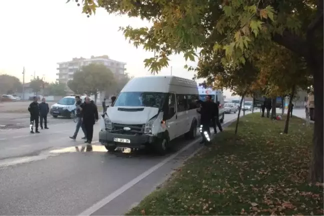 Konya'da 2 İşçi Servisi Çarpıştı: 8 Yaralı