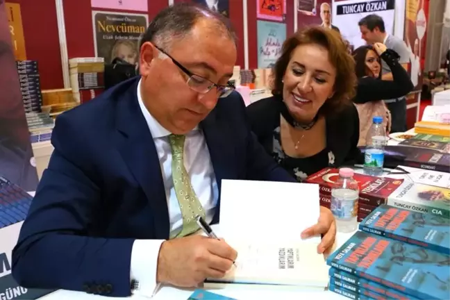 Salman'a Kitap Fuarında Büyük İlgi
