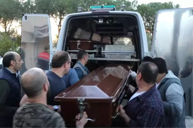 Denizli'de Cip, Park Halindeki Tır'a Çarptı: 3 Ölü (3)