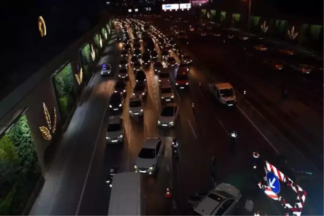 Edirnekapı Metrobüs Durağı Yanında Zincirleme Kaza; 5 Yaralı (3)
