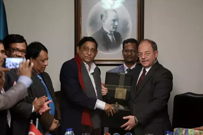 Akdağ, Bangladeş Heyetiyle Görüştü