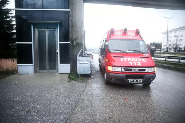 Düzce'de Asansörde Mahsur Kalan İki Kişi Kurtarıldı