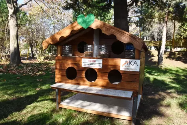Başkan Eşkinat'tan Öğrencilerin Yaptırdığı Kedi Evi Projesine Destek