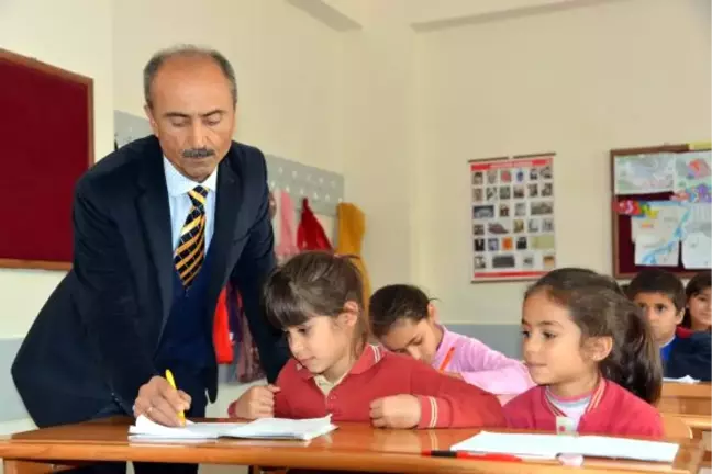 Bir Böbreğini Kızına Verdi, Tek Böbrekle Kendini Öğrencilerine Adadı
