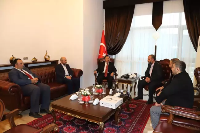 Vali'ye Ödüllü Pasta İkram Ettiler