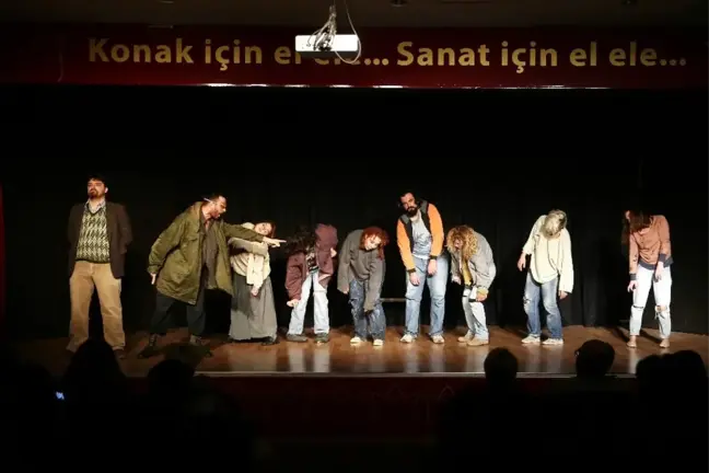 Bu Kez Sahaya Değil Sahneye Çıktılar