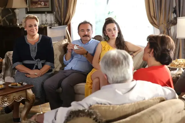 Aile Arasında'nın Oyuncuları İzmir'e Geliyor