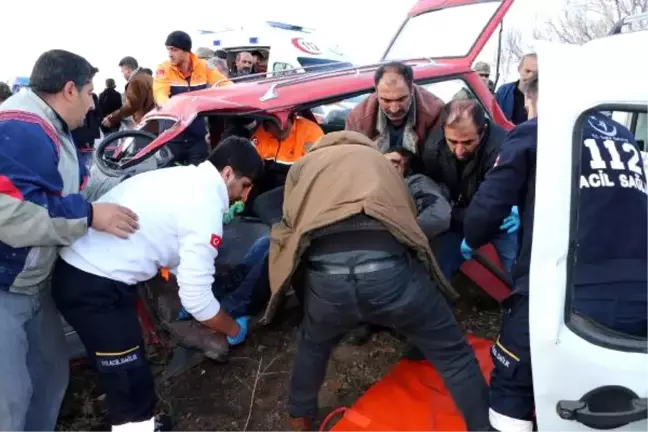 Erzincan'da Trafik Kazası: 2 Ölü, 4 Yaralı