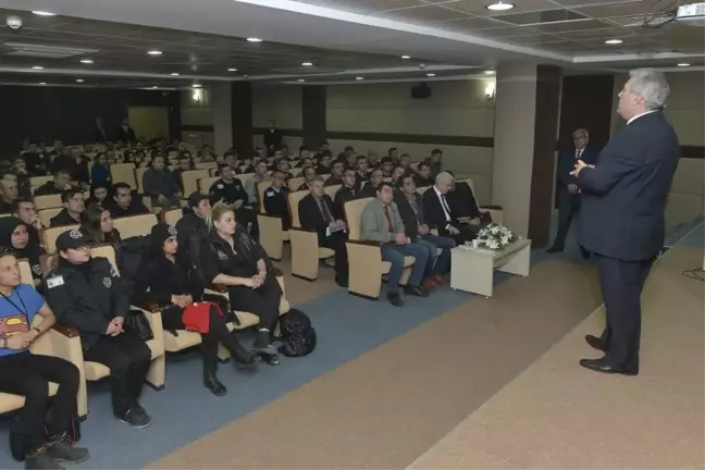 Karaman'da Polis ve Özel Güvenlik Görevlilerinin İşbirliğine Yönelik Bilgilendirme Toplantısı