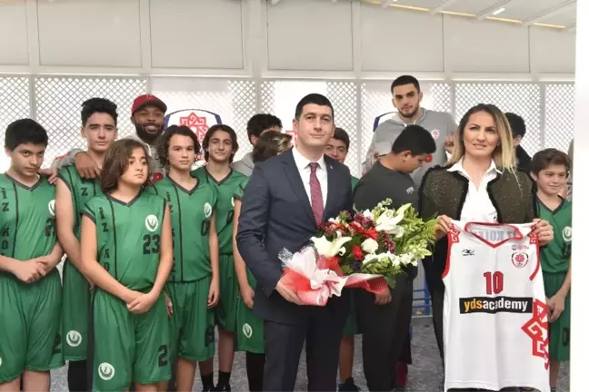 Kolej Öğrencileri Karesispor'u Ağırladı