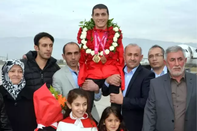 Engelli Dünya Şampiyonu Eroğlu'na Coşkulu Karşılama