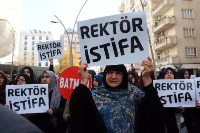 Batman Üniversitesi Rektörü Prof.dr.durmuş'a Kıyafet Tepkisi