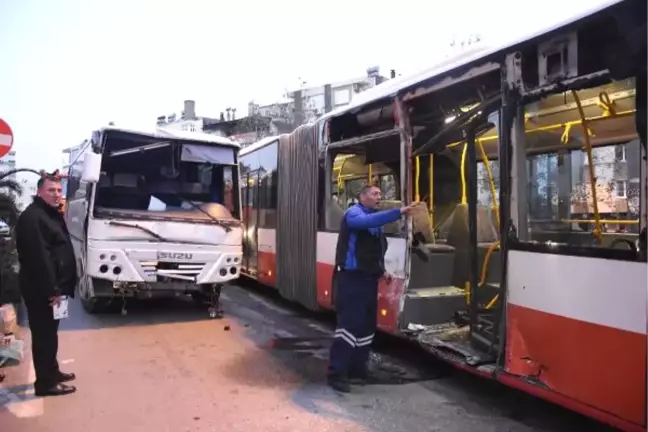 İzmir'deki Kazada 13 Kişi Yaralandı