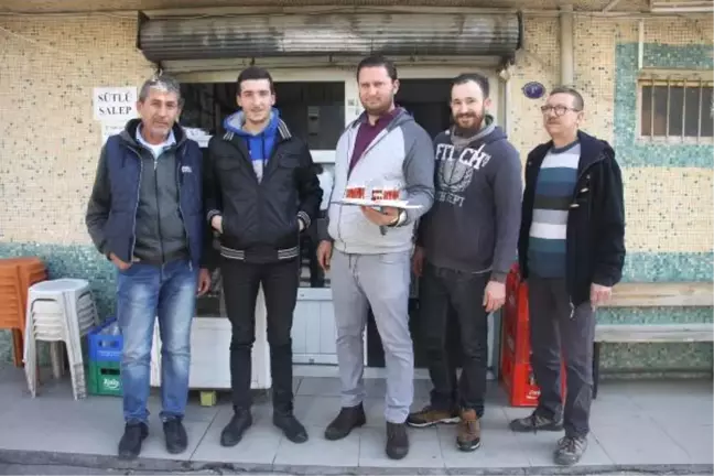 Çifte Diplomalı Çaycı