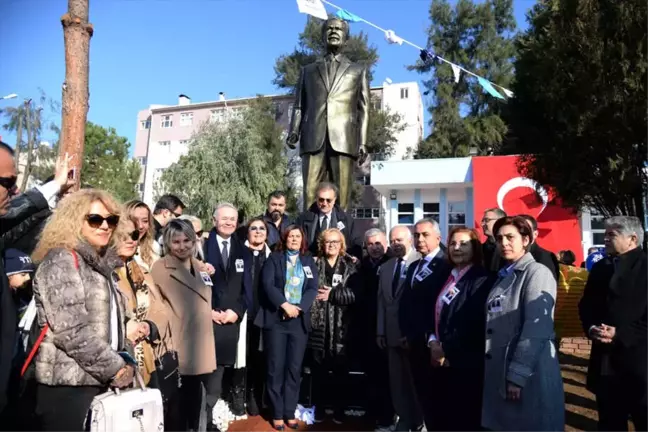 Aydın'da İsmet Sezgin'in Heykeli Açıldı