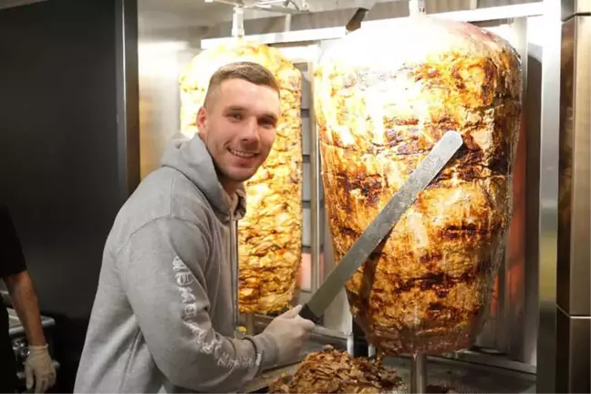 Galatasaraylı Eski Futbolcu Lukas Podolski Dönerci Açtı