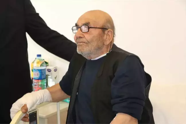 Evi Yanan Ali Dedenin Tedavisi Sürüyor
