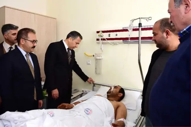 Vali Yerlikaya, Kilis'e Düşen Roketle Yaralanan Mustafa Kara'yı Ziyaret Etti