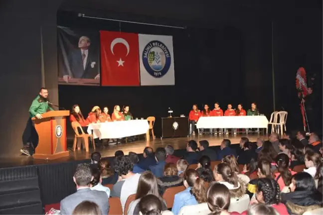 Salihli'de 'Sporu Seviyoruz' Paneli
