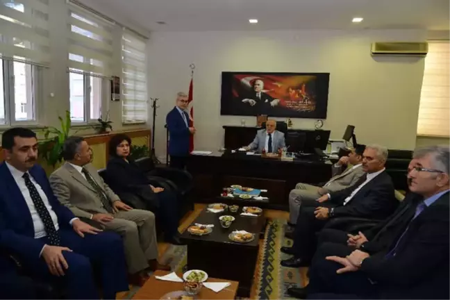 Vali Necati Şentürk, Defterdarlığı Ziyaret Ederek İncelemelerde Bulundu