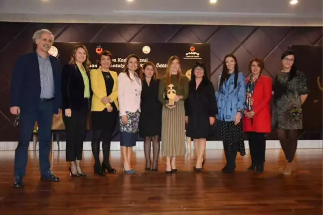 Kaş Sevdalısı Şahika Ercümen'e 'Yılın Kadını' Ödülü