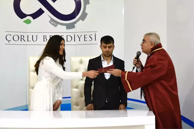 Sevgililer Günü'nde 18 Çift Nikah Kıydı