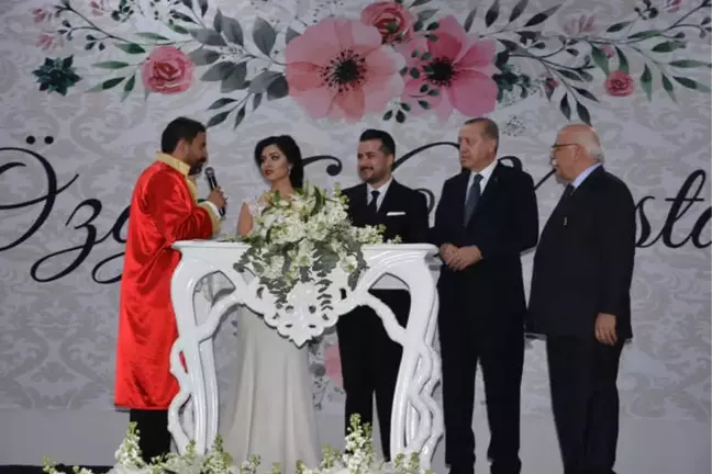 Cumhurbaşkanı Erdoğan Nikah Şahidi Oldu
