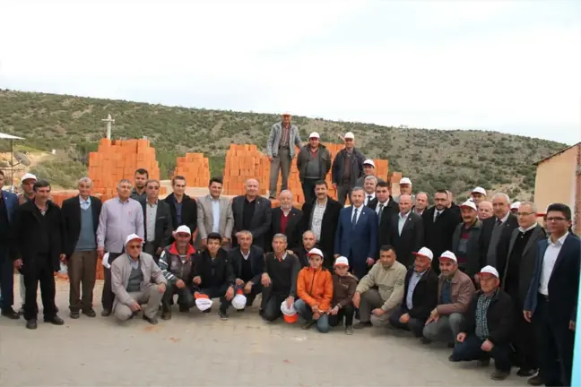 Demirci'de Evleri Yanan Ailelerin Yaraları Sarılıyor