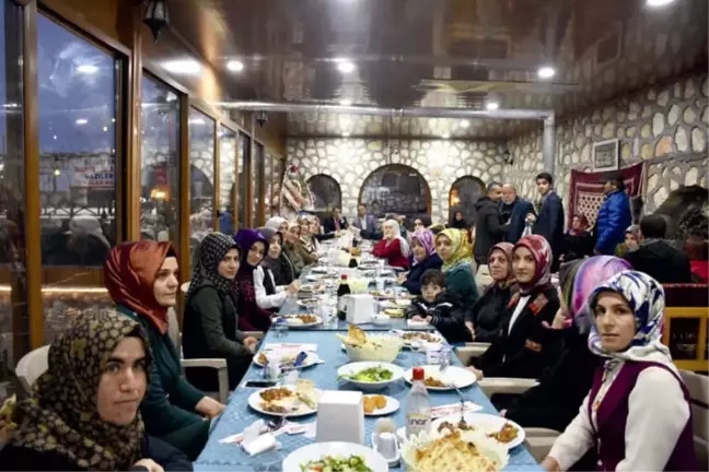 Kahta Belediyesi Dünya Kadınlar Günü Dolayısıyla Yemek Programı Düzenledi