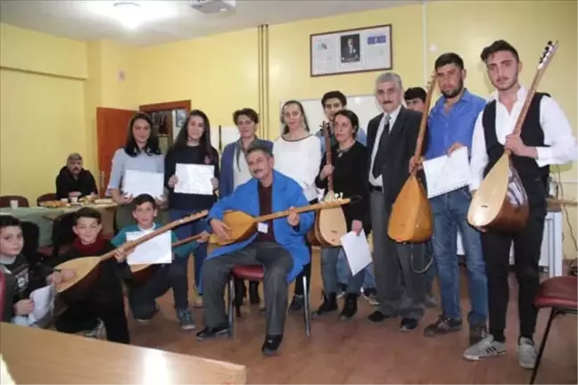 Çıldır'da Saz Kursu Kursiyerleri Sertifikalarını Aldı