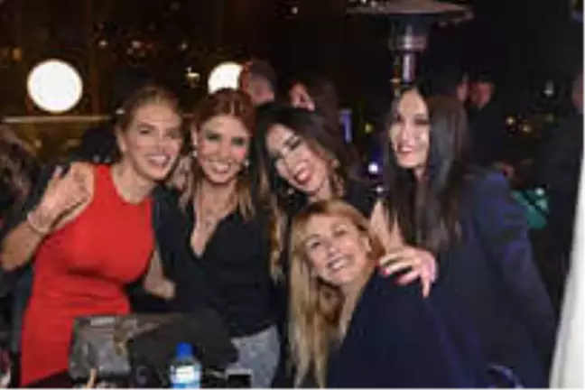 Ünlü Avukat Yeni Yaşını, Evinde Dostlarıyla Kutladı!