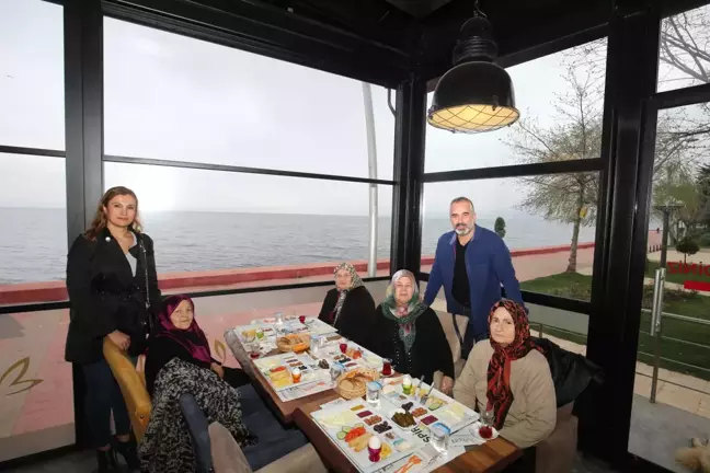 Karamürsel'de Yaşlılar Haftası Kutlandı