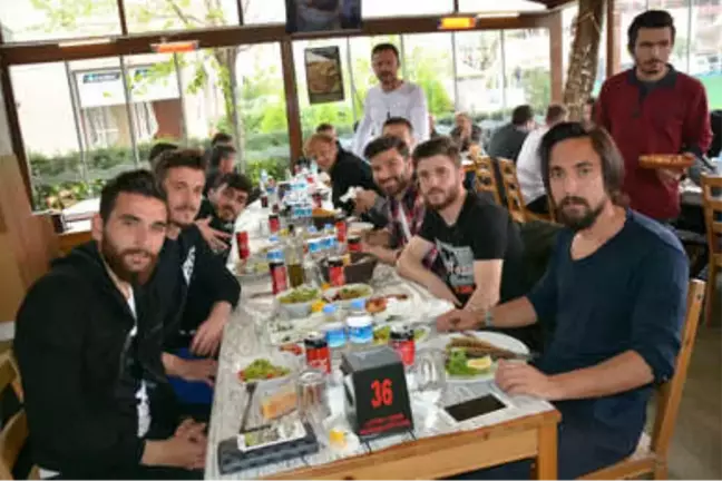 Teknik Heyet ve Takım Arkadaşlarına Balık Ziyafeti Çektiler