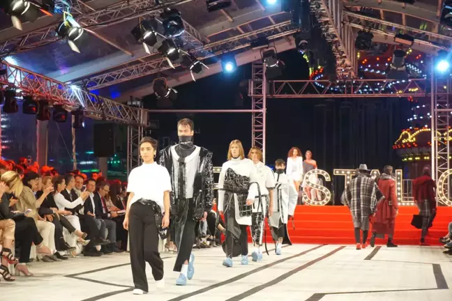 Genç Tasarımcılardan Muhteşem Defile