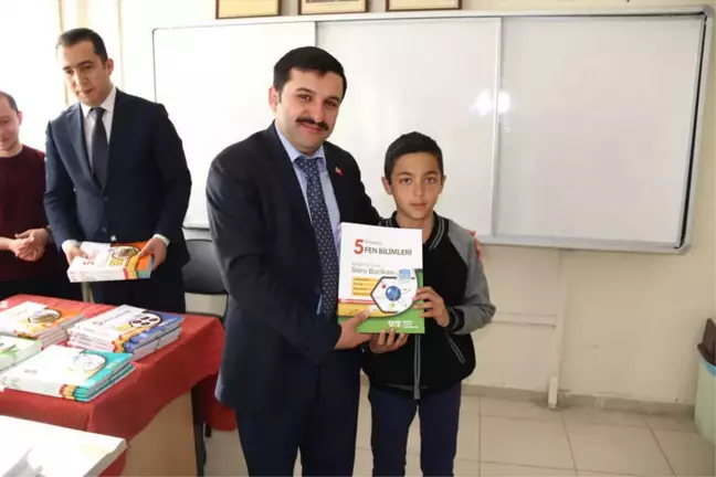 Ulaş'ta Kursiyer Öğrencilere Ücretsiz Kitap Dağıtıldı