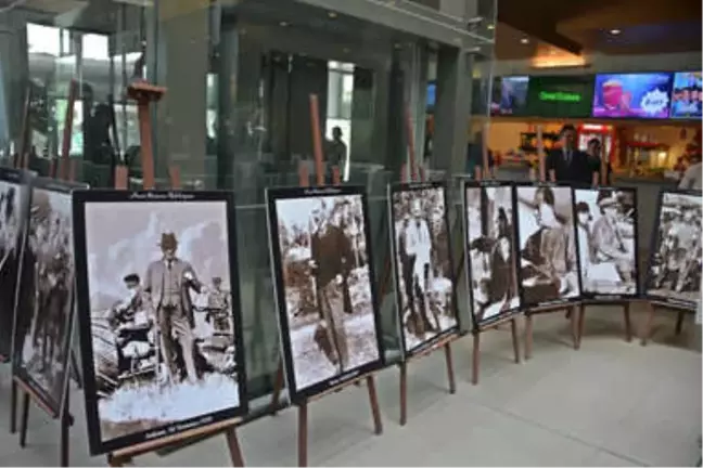 Hanri Benazus'un Atatürk Fotoğrafları Sergisi Bergama'da