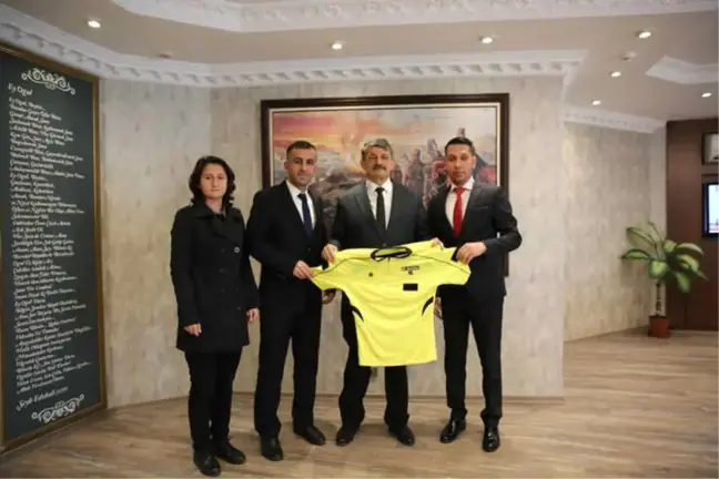 Futbol Hakemleri Derneğinden Başkan Akın'a Ziyaret
