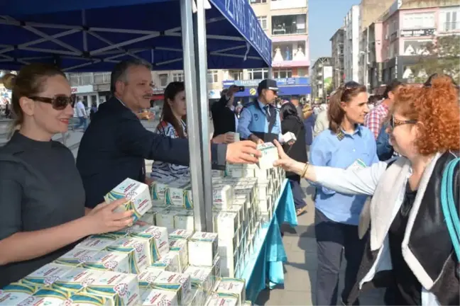 İzmit Belediyesi, Kandil Simidi Dağıttı