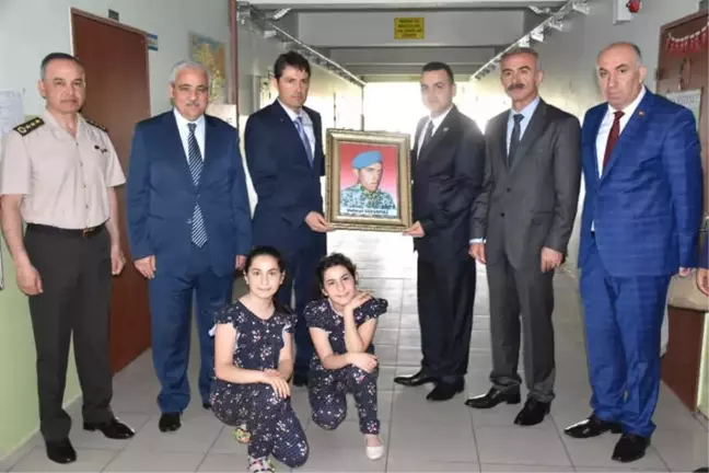 Şehit Savunmaz'ın Adının Verildiği Okulda Şehitlik Köşesi Oluşturuldu