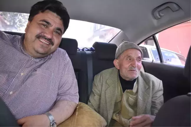 Yaşlı Amcaya Otobüs Beklemesin Diye Makam Aracını Tahsis Etti