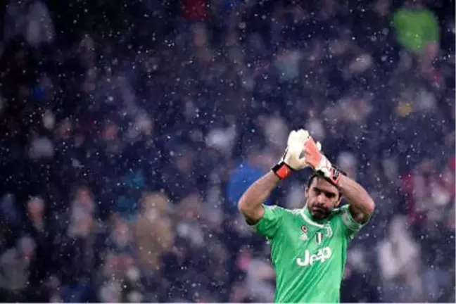 Yaşayan Efsane Buffon, Juventus'a ve Milli Takım'a Veda Etti